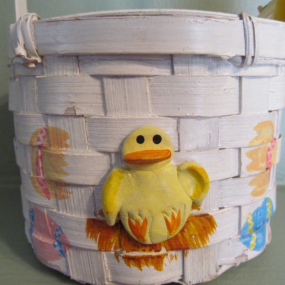 Vintage Woven Wicker Basket ~ Yellow Duck & Eggs ~ White with Handle So Cute!